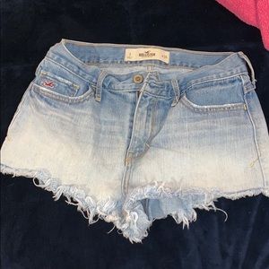 Hollister High- waisted shorts